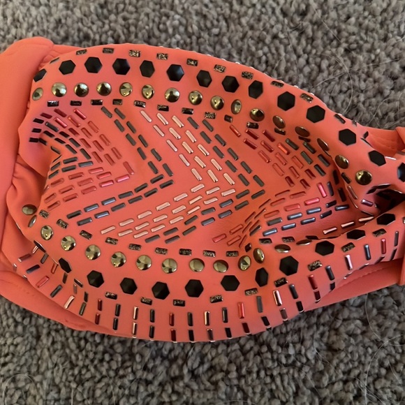 SOLD Bikini top - Picture 2 of 3